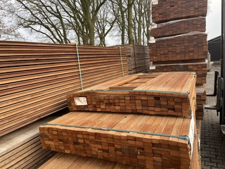 Ca. 293x Angelim Pedra Latten Geschaafd, 21x40mm, lengte 132/125cm, 16